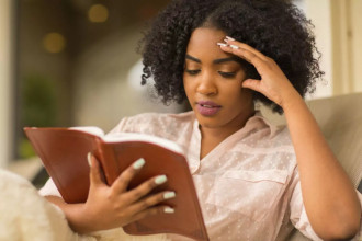 teen reading scripture