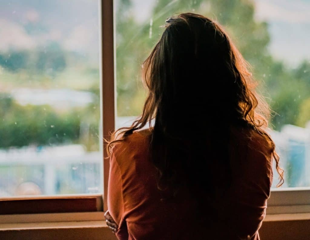 woman-grieving-during-coronavirus