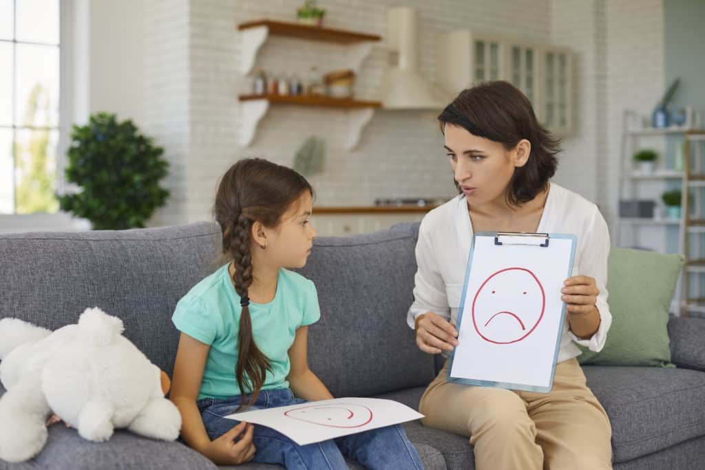 child with psychologist treating effects of abuse