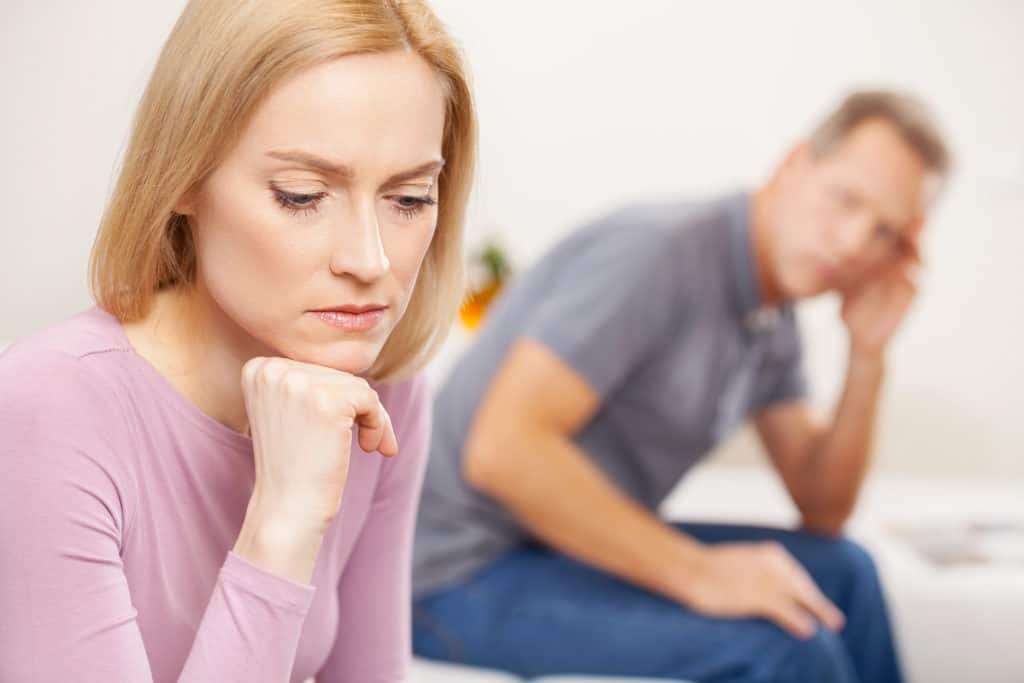 photo-woman-depressed-with-husband-behind-her