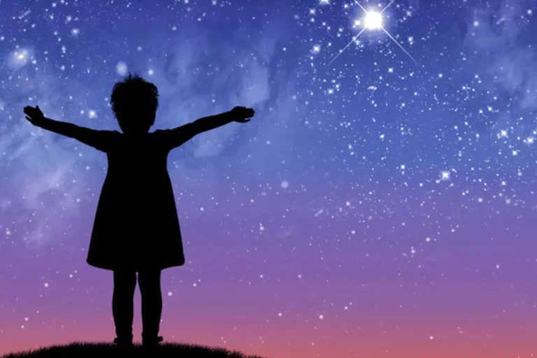 happy child looking at the stars