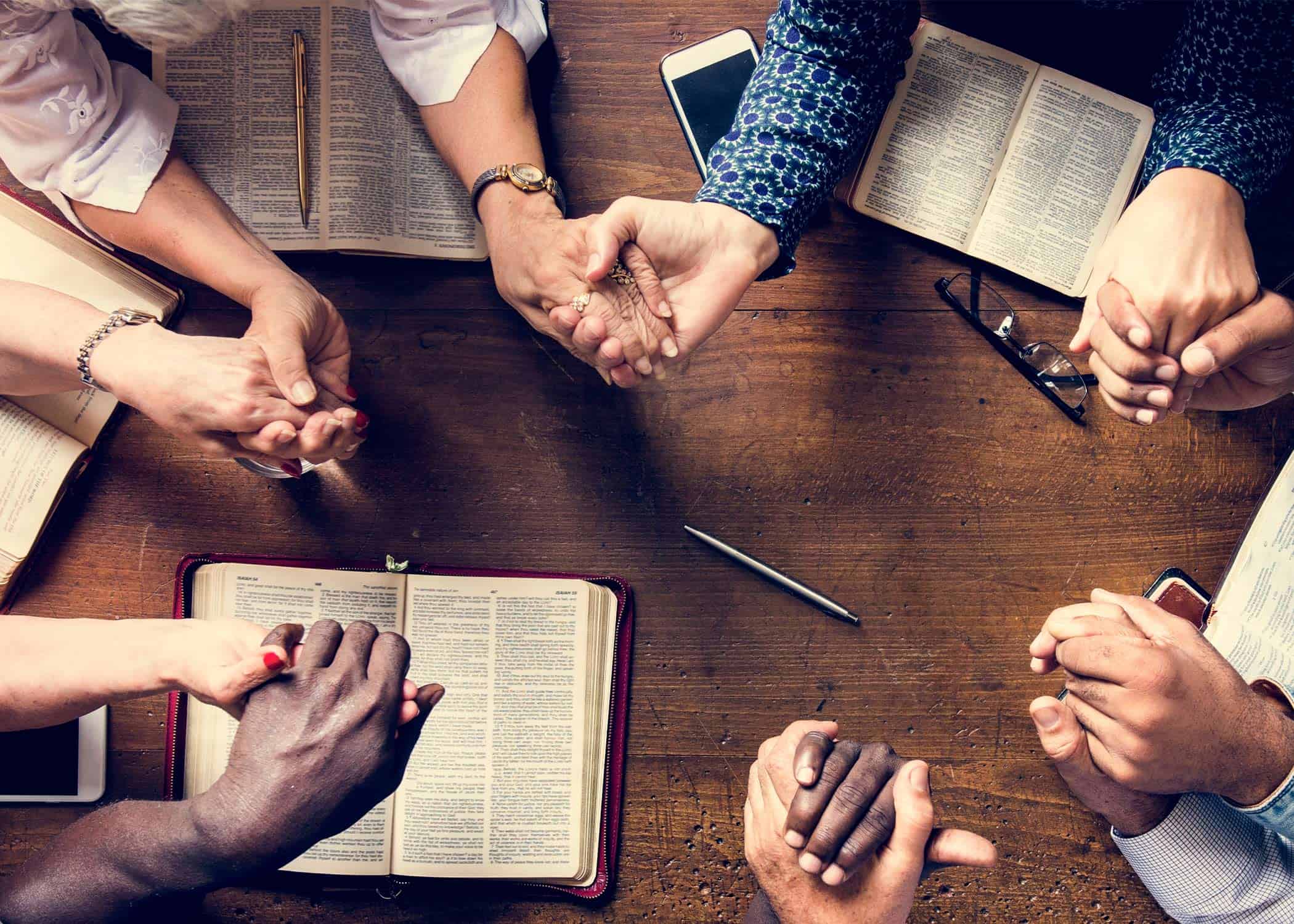 Group-of-people-holding-hands-and-praying
