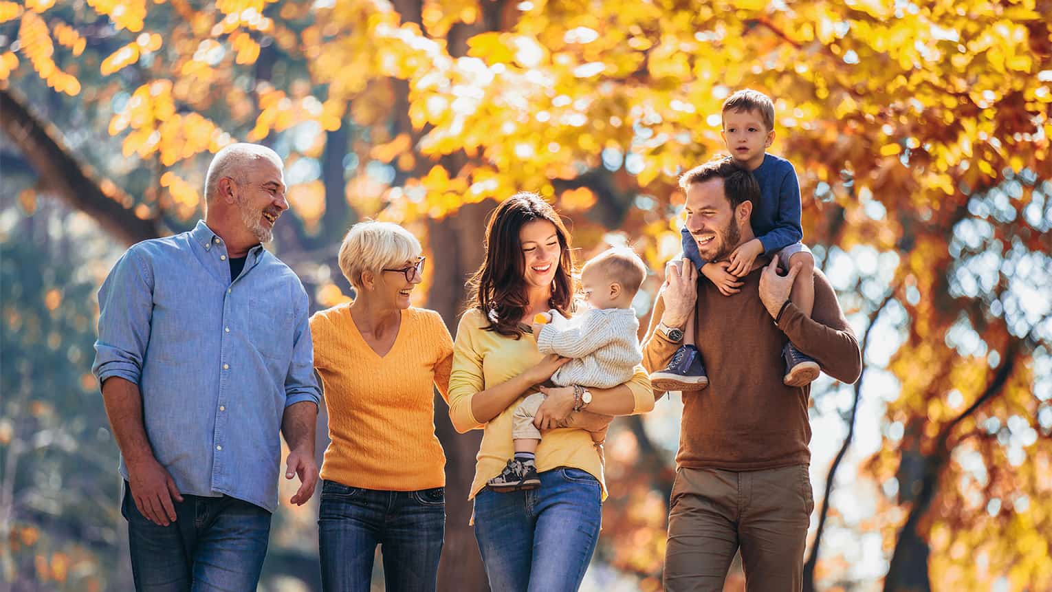 Multi-generation-family-and-in-laws-in-autumn-park