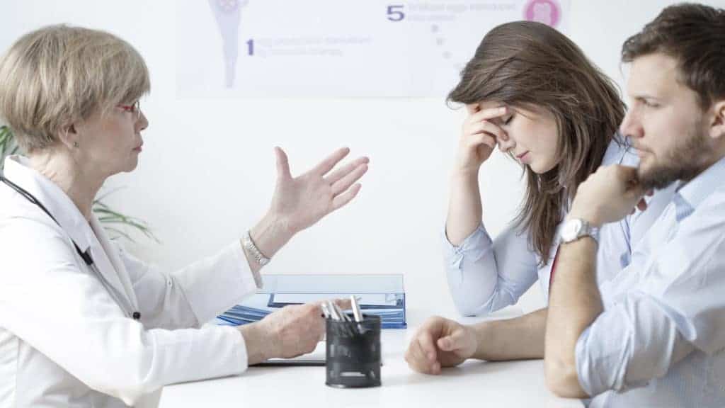 Sorrowful-young-couple-in-doctor’s-office© Ground Picture/Shutterstock.com