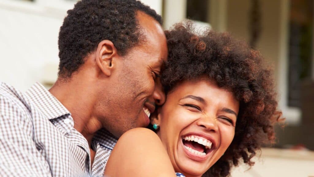 Photo-woman-laughs-with-her-spouse