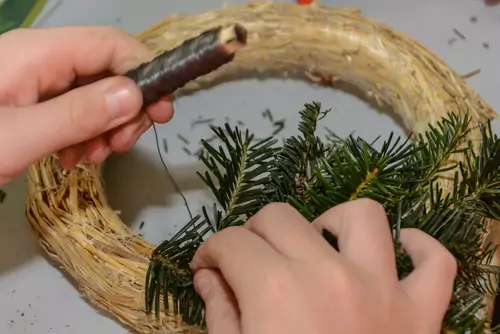 Making an Advent Wreath