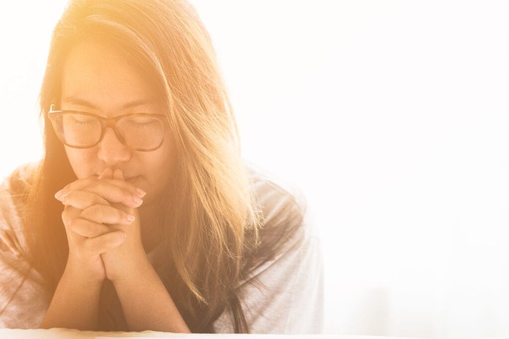 teen girl praying