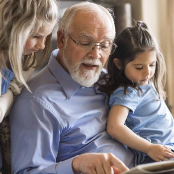 BONUS_Parker_Grandpa_Reading_to_Kids_E85A2239-retouch
